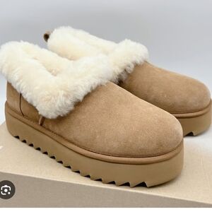 UGG Women's Tan Shearling Shoes